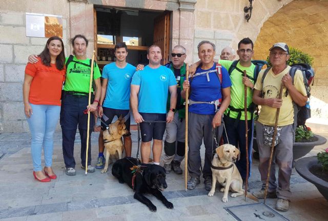 La Asociación de Usuarios de Perros Guía de la Comunidad Valenciana peregrina a Caravaca de la Cruz
