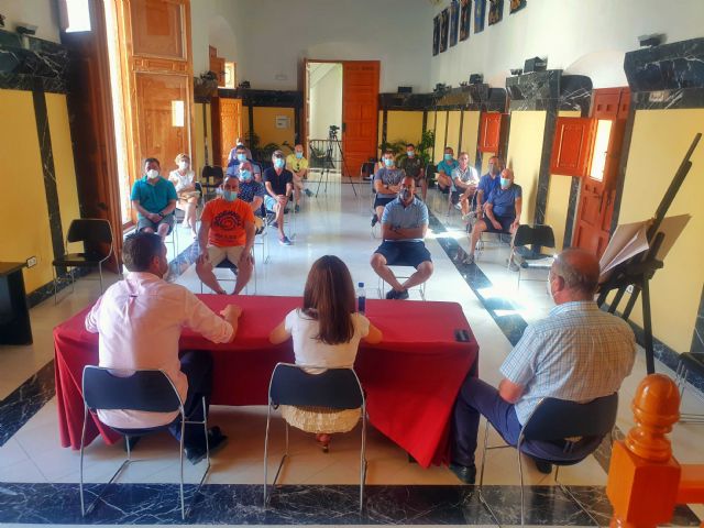 El Ayuntamiento de Caravaca se reúne con vendedores del mercado