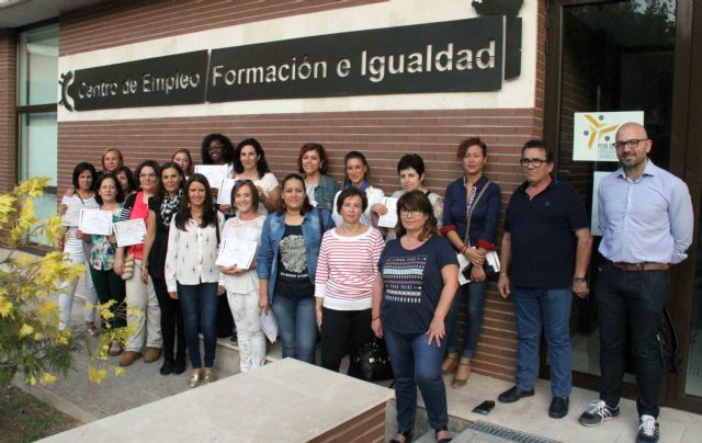 El Ayuntamiento de Caravaca imparte un curso sobre la técnica de cosido de calzado 'punto de ojal'