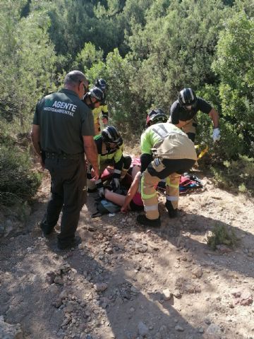 Servicios de emergencia rescatan a una excursionista accidentada en Caravaca de la Cruz