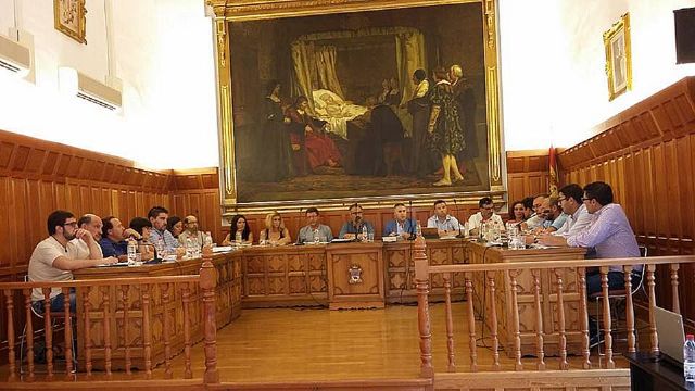 El Pleno aprueba por unanimidad dedicar una calle a Pedro Ballester y arreglar el parque de Educación Vial