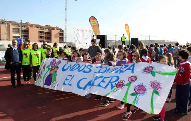 Los colegios de Caravaca se unen contra el cáncer infantil en la primera marcha promovida por la asociación ‘Cuenta conmigo’