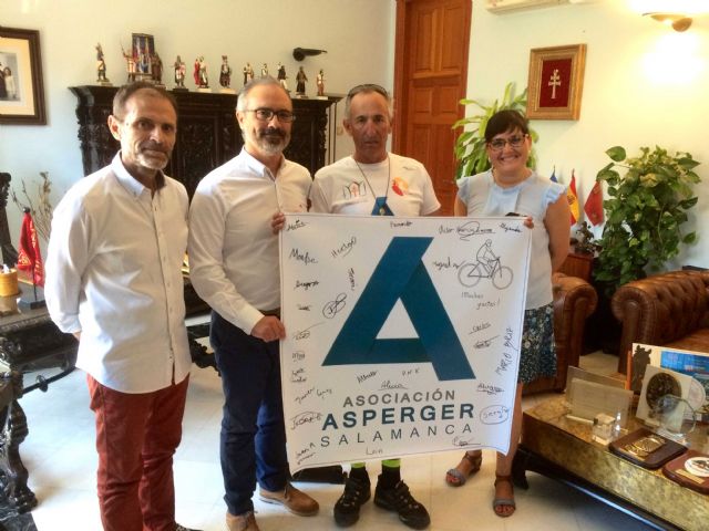 Luis Montero culmina su peregrinación a Caravaca a beneficio de la Asociación de Asperger de Salamanca