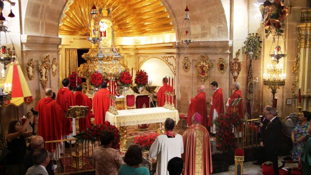 Mons. Lorca Planes celebra la Exaltación de la Cruz junto a los caravaqueños