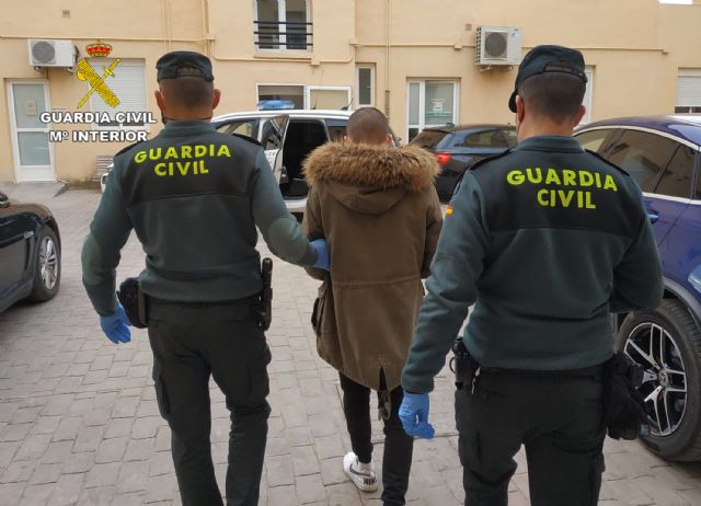 La Guardia Civil detiene a un joven por la comisión de una decena de robos en viviendas de Caravaca de la Cruz