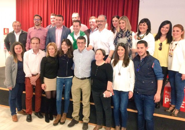 Patxi López mantuvo encuentros con afiliados y simpatizantes en la región para presentar su candidatura a la secretaría general del PSOE en las próximas primarias