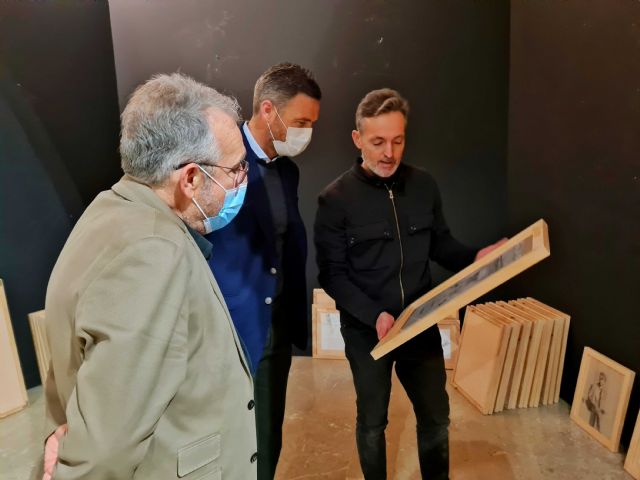Artes plásticas y literatura se dan la mano en la nueva exposición de la Compañía de Jesús protagonizada por Pascual Adolfo