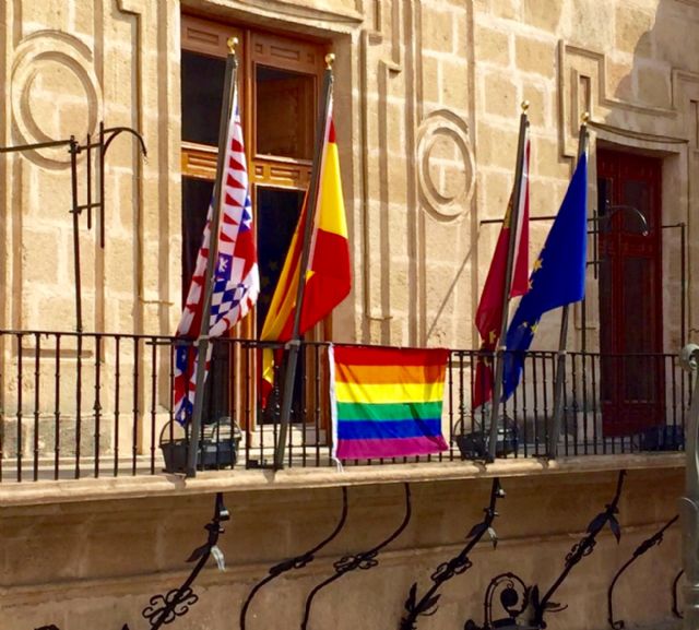 Caravaca se suma a la conmemoración del ‘Día Internacional contra la Homofobia’