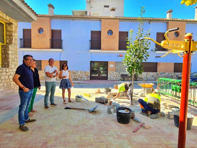 El Ayuntamiento de Caravaca realiza obras en plazas y espacios verdes de pedanías para potenciar los espacios de encuentro vecinal