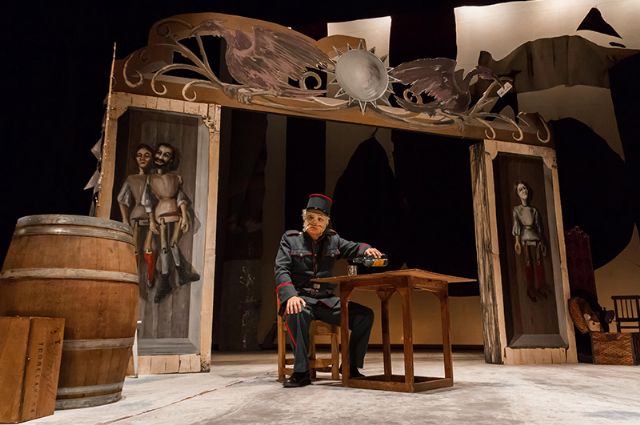 El esperpento de Valle-Inclán 'Los cuernos de Don Friolera' se representa en el teatro Thuillier de Caravaca