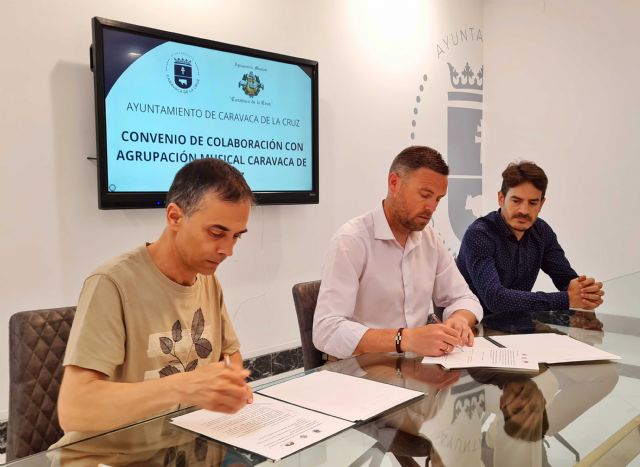 El Ayuntamiento y la Agrupación Musical Caravaca firman un acuerdo