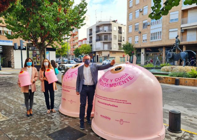 Caravaca participa en la campaña medioambiental y solidaria 'Recicla por ellas' con motivo del 'Día Mundial del Cáncer de Mama'
