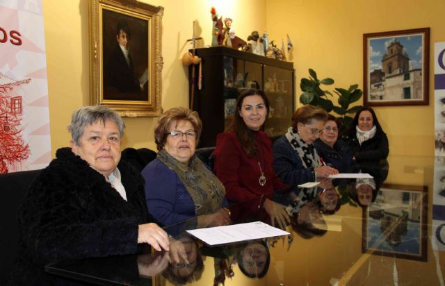 La Concejalía de Servicios Sociales entrega las ayudas económicas a las delegaciones de Cáritas