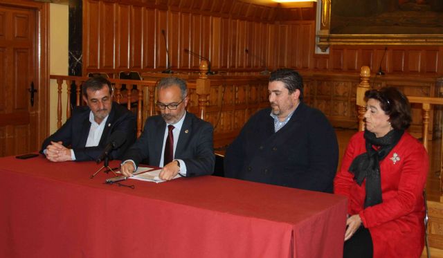 El Ayuntamiento entrega subvenciones por un importe global de 70.000 euros a Comisión de Festejos y los bandos