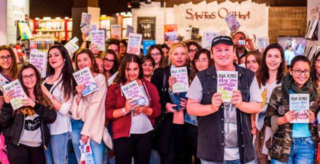 Blue Jeans firma mañana ejemplares sus novelas y responde a las preguntas de sus lectores en la Feria del Libro de Caravaca
