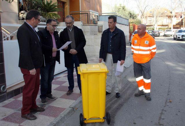El Ayuntamiento de Caravaca y Ecoembes impulsan una campaña para mejorar el reciclaje de envases ligeros con la técnica de recogida 'puerta a puerta'