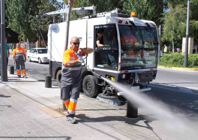 El Ayuntamiento de Caravaca refuerza los medios humanos y materiales del plan de limpieza viaria de las fiestas patronales