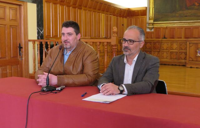 El Ayuntamiento de Caravaca entrega las subvenciones a Comisión de Festejos y a los tres bandos