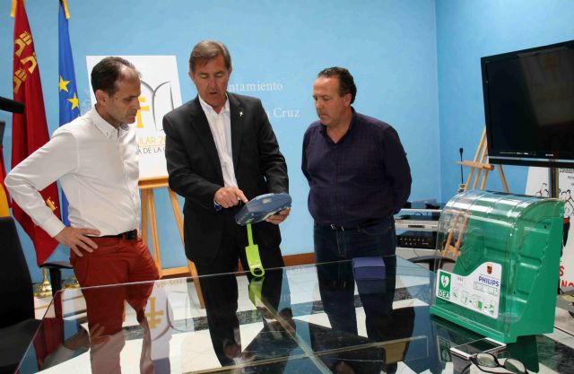 La Federación de Fútbol entrega al Ayuntamiento de Caravaca 7 desfibriladores para las instalaciones deportivas
