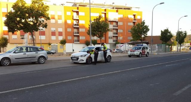 La Policía Local de Caravaca inspecciona los elementos de seguridad de los vehículos