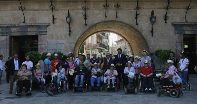 Las asociaciones de personas con discapacidad de la Región reivindican en Caravaca un turismo accesible