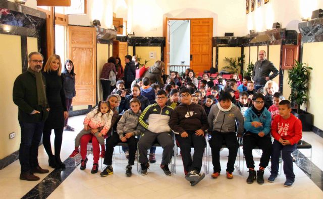 Más de 400 escolares visitan el Ayuntameinto de Caravaca con motivo del 38 aniversario de la Constitución
