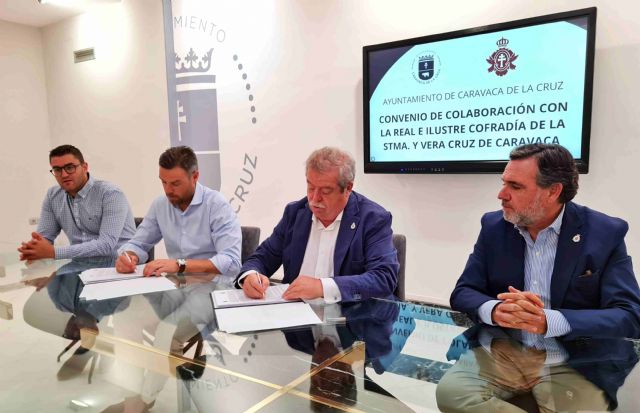 El Ayuntamiento de Caravaca y la Cofradía de la Vera Cruz firman un convenio de colaboración para continuar fomentando la Basílica como destino de peregrinación