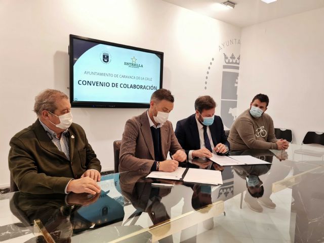 El Ayuntamiento de Caravaca y Estrella de Levante firman un acuerdo para apoyar los eventos culturales y festivos Caravaca y las pedanías